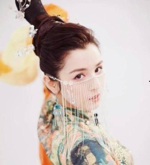 吃瓜娱乐哈妮克孜,从敦煌舞惊艳到娱乐圈风波，揭秘她的星途历程”