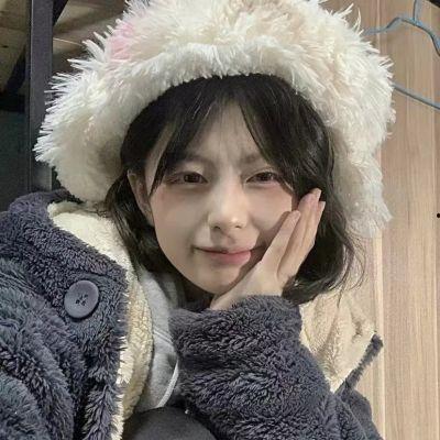 娱乐吃瓜君女生晒自拍,这颜值也太能打了吧！”