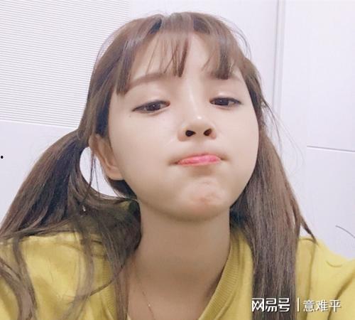 娱乐吃瓜君女生晒自拍,这颜值也太能打了吧！”